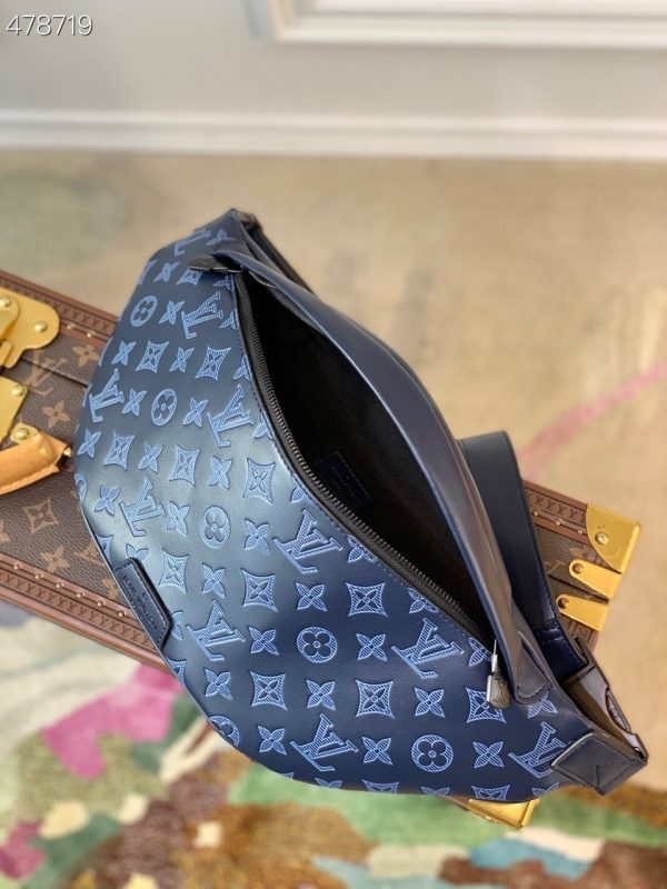 LOUIS VUITTON M45729 Monogram shadow Discovery Bum BagPM body bag Leather  Navy