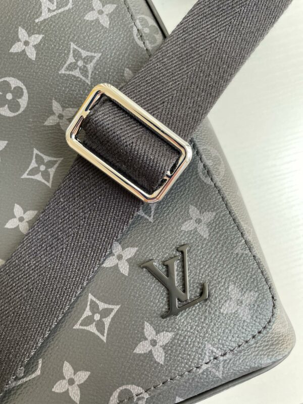 Louis Vuitton Monogram Eclipse District Mm Nm Black Gray M44001 Men's  Canvas Shoulder Bag Auction