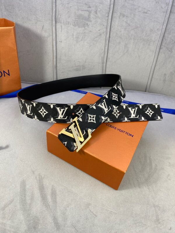 Louis Vuitton Initiales Reversible LV Belt with Gold Toned Hardware LV  Women Belt - Clothingta