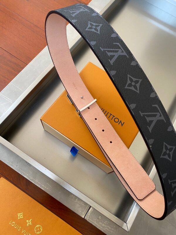 Louis Vuitton Initiales Reversible LV Belt with Gold Toned Hardware LV  Women Belt - Clothingta