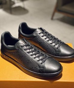 Louis Vuitton Luxembourg Luxembourg Sneaker, Black, 08.5
