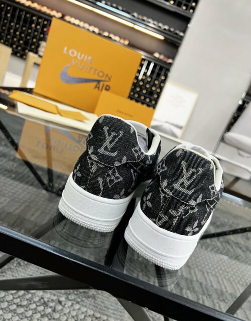Støt I øvrigt skjorte Louis Vuitton Time Out Sneaker x Nike In Black For Men, Men's Shoes -  JutinBie Lux